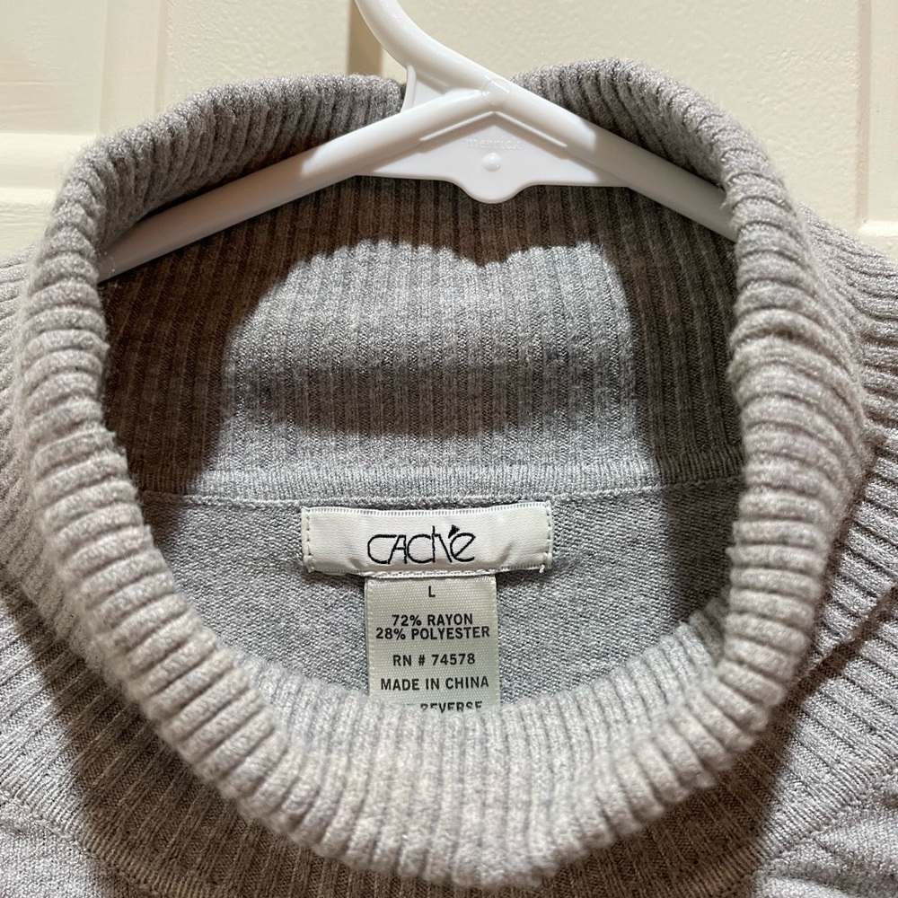 Cache Gray Sweater. - Picture 2 of 3